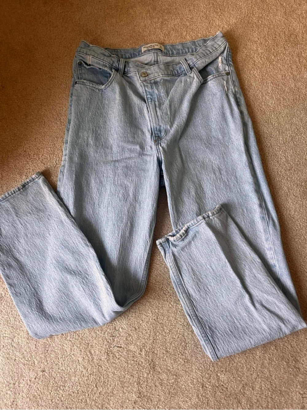 Abercrombie & Fitch The ‘90s Straight Ultra High Rise Jeans